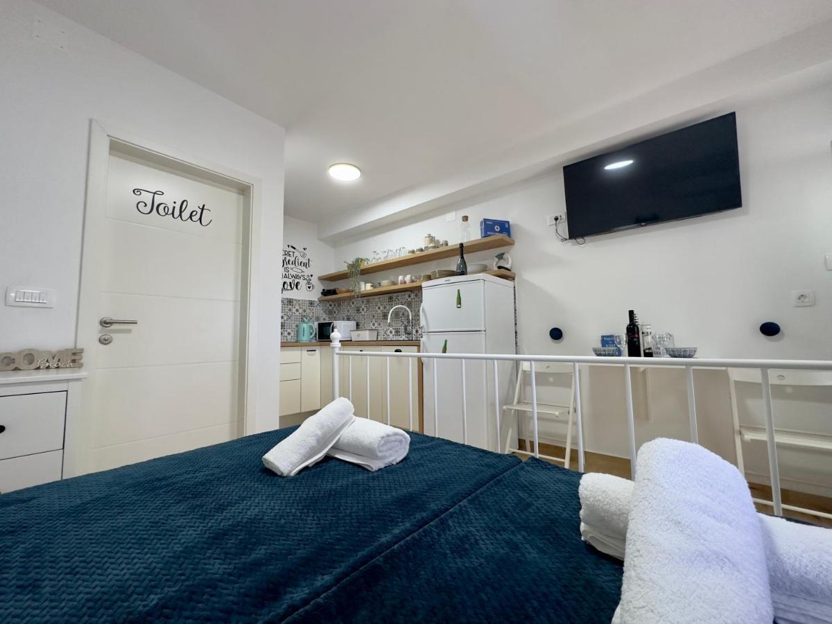 Matek Family & Studio Apartment Rovanjska Eksteriør billede