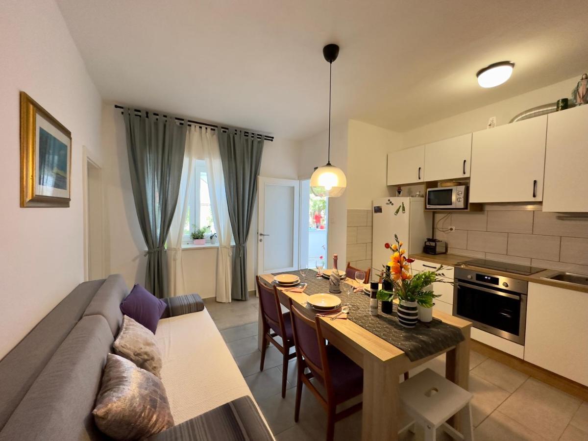 Matek Family & Studio Apartment Rovanjska Eksteriør billede