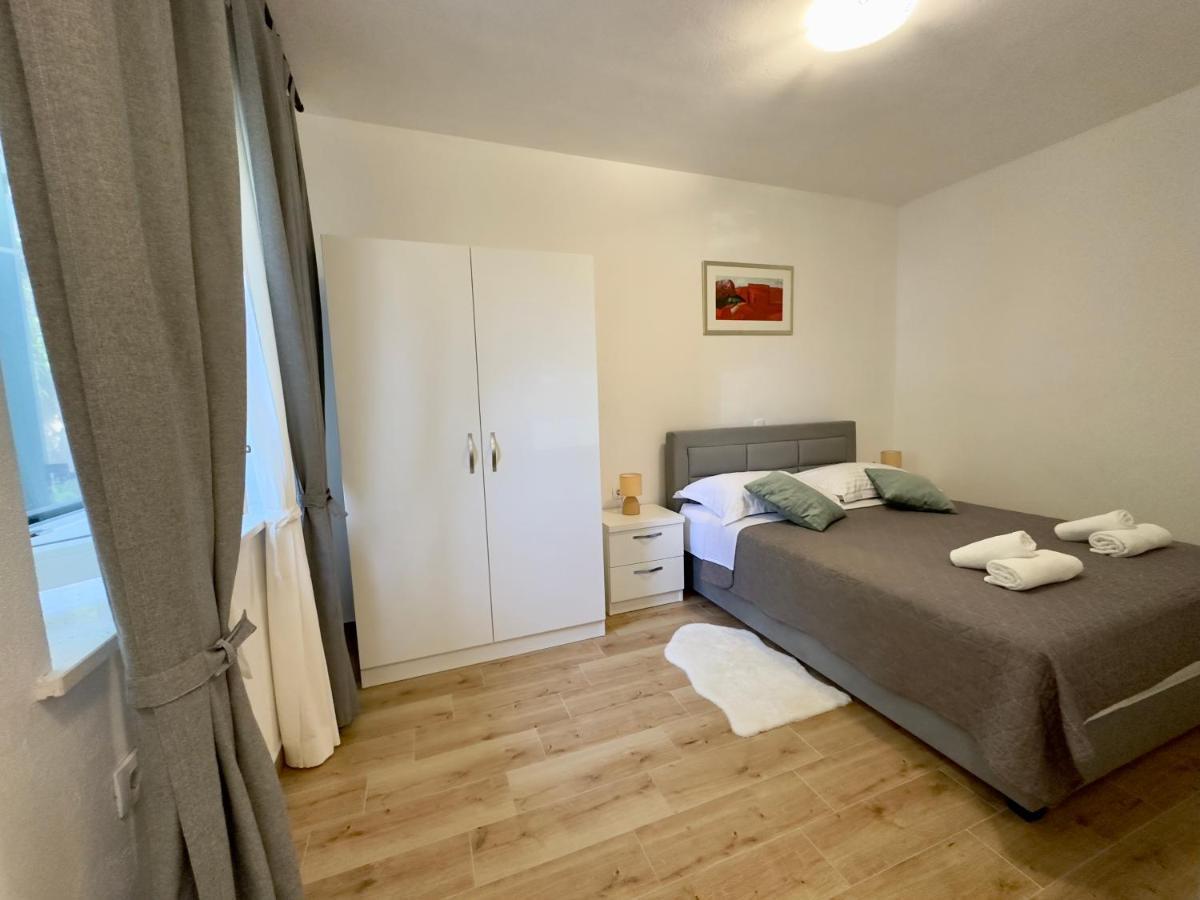 Matek Family & Studio Apartment Rovanjska Eksteriør billede