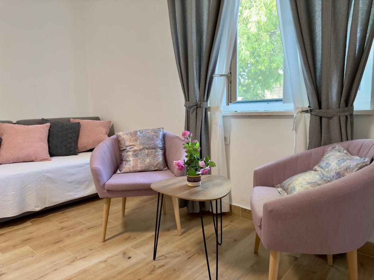 Matek Family & Studio Apartment Rovanjska Eksteriør billede