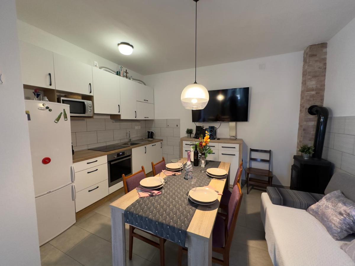 Matek Family & Studio Apartment Rovanjska Eksteriør billede