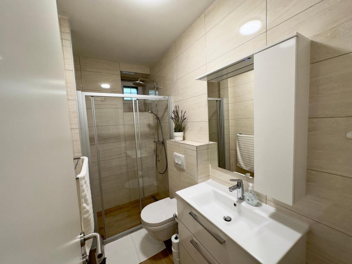 Matek Family & Studio Apartment Rovanjska Eksteriør billede