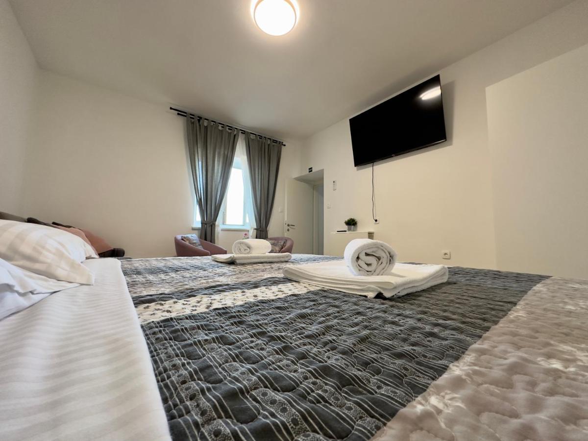 Matek Family & Studio Apartment Rovanjska Eksteriør billede