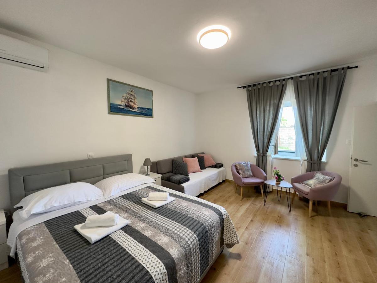 Matek Family & Studio Apartment Rovanjska Eksteriør billede
