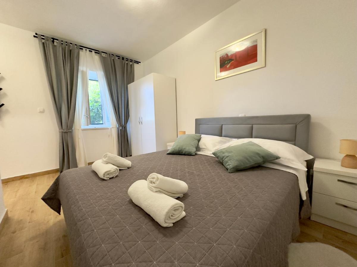 Matek Family & Studio Apartment Rovanjska Eksteriør billede